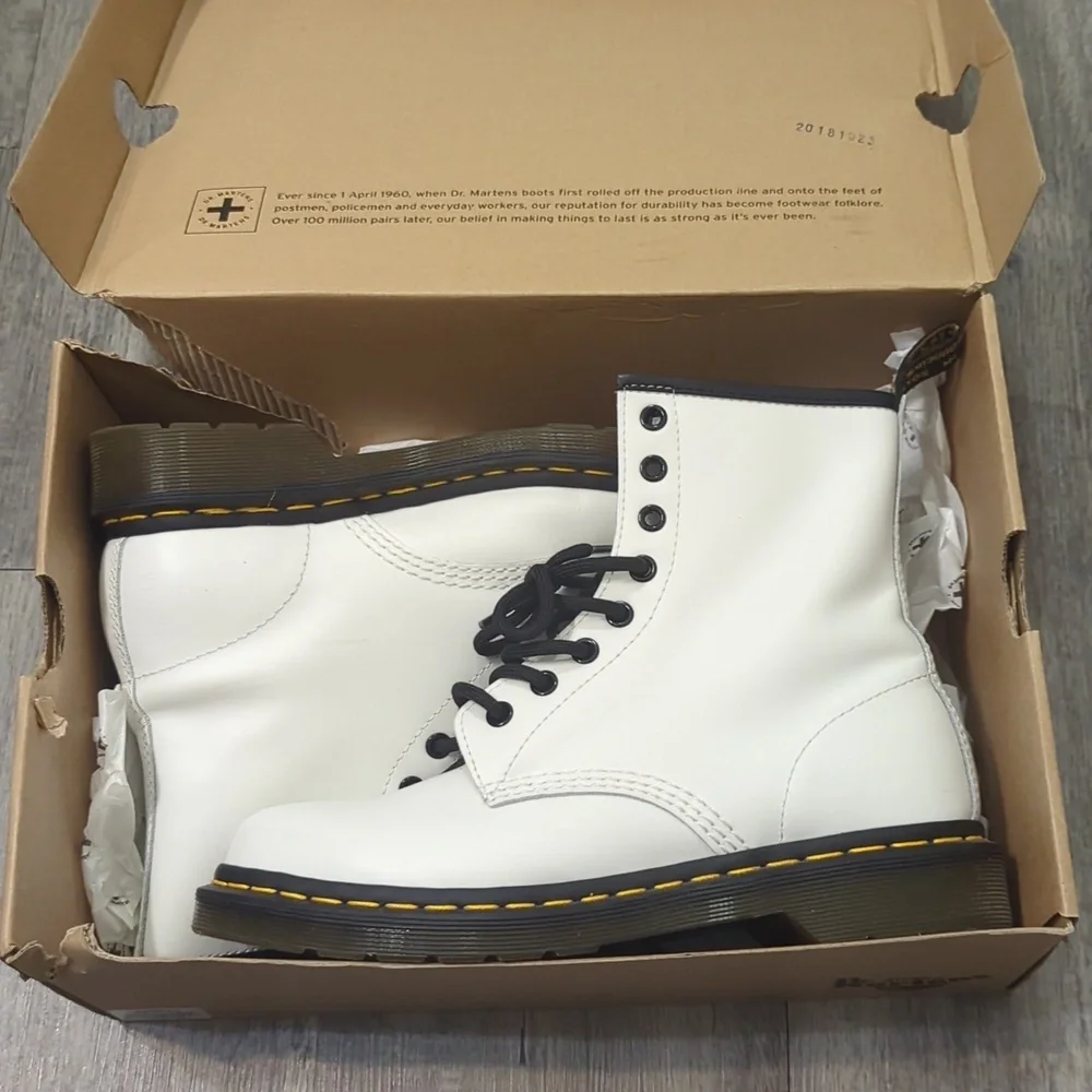 Dr. Martens - Picture 1 of 11